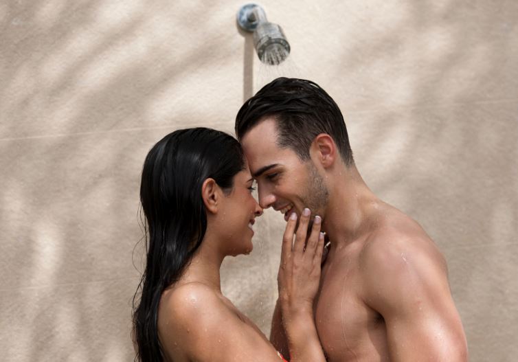 positions sexuelles sous la douche